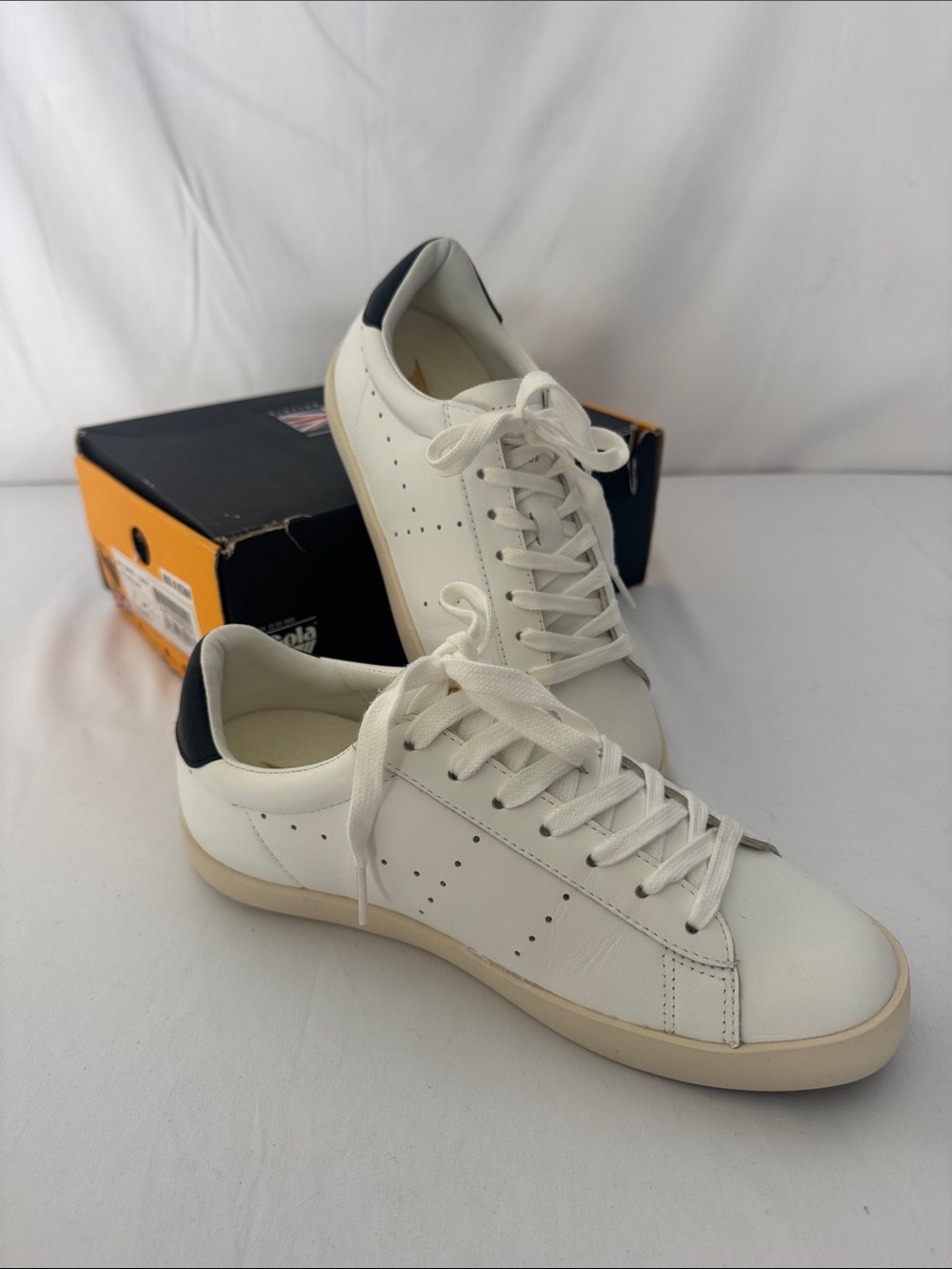 NWT Gola Nova Classic White Low-Top Sneakers with Black Heel Tab Size US 7
